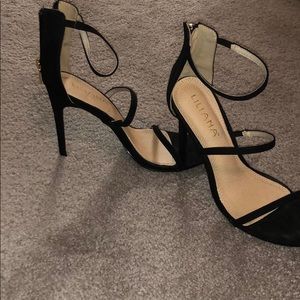 Three-strap heel